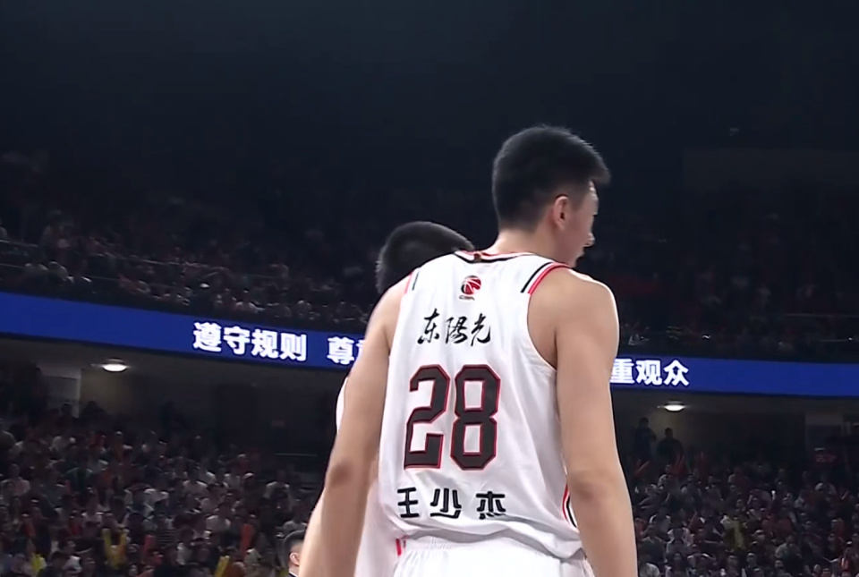 占据第三高, 李炎哲与焦