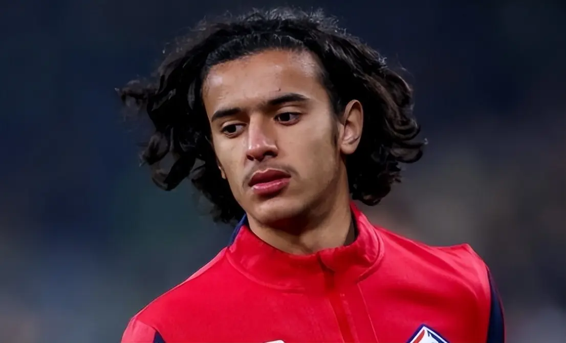 这位摩洛哥, 迪的转会持, 代足球对中 这位摩洛哥, 迪的转会持, 代足球对中