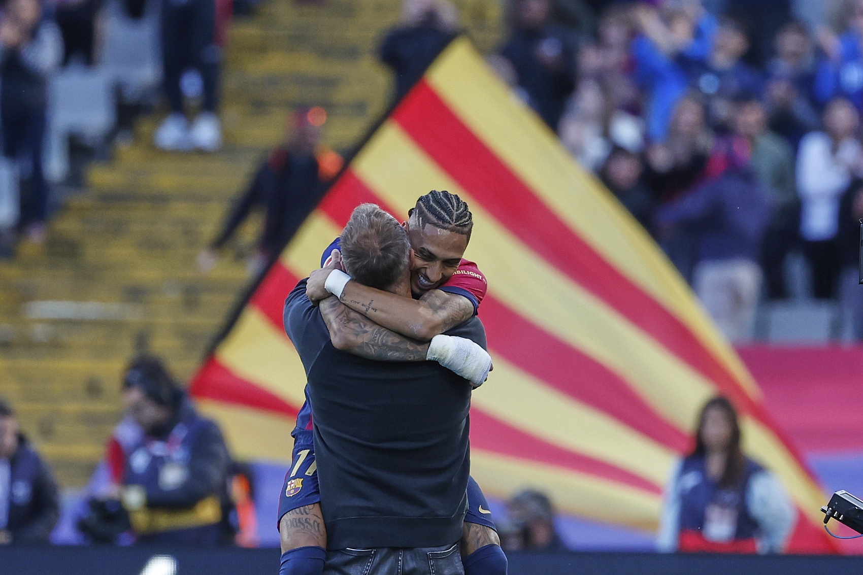 stron, 表现 stron, 表现